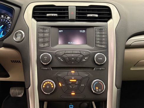 Used 2018 Ford Fusion SE FWD image 7