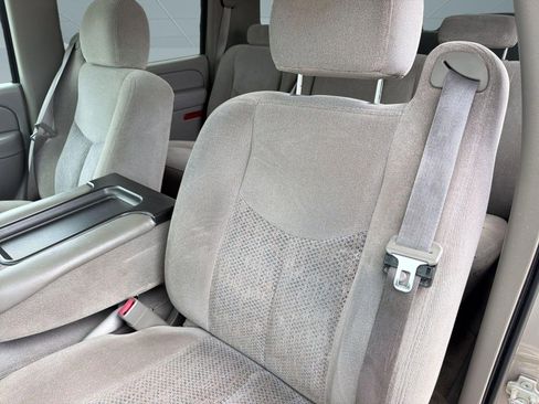 Used 2004 Chevrolet Suburban LS image 14