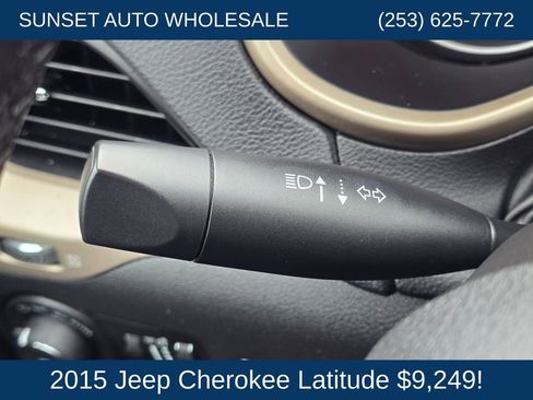 Used 2015 Jeep Cherokee Latitude w/ Comfort/Convenience Group image 30