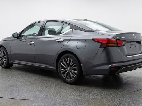 Used 2025 Nissan Altima 2.5 SV image 6