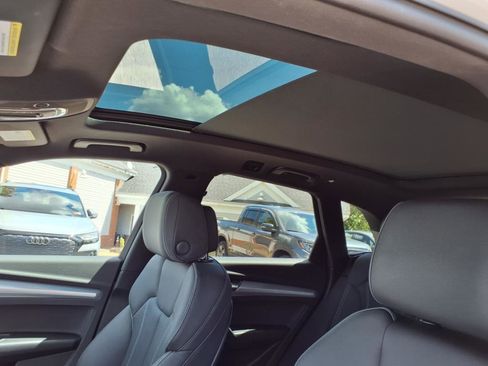 Certified 2025 Audi Q5 2.0T Premium w/ Convenience Plus Package image 11