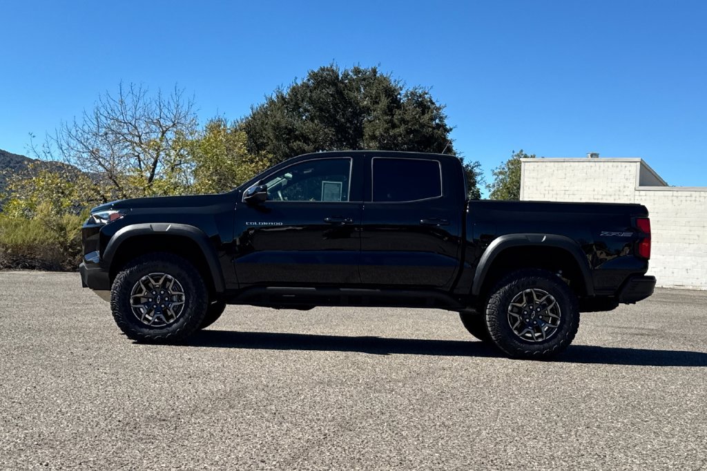 Used 2024 Chevrolet Colorado ZR2 w/ Safety Package AWD/4WD image 7