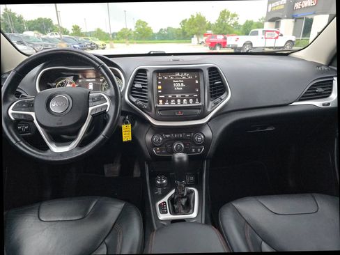 Used 2016 Jeep Cherokee Trailhawk w/ Leather Interior Group AWD/4WD image 13