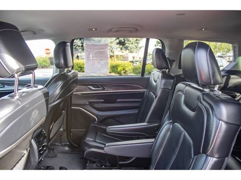 Used 2021 Jeep Grand Cherokee L Limited AWD/4WD image 17