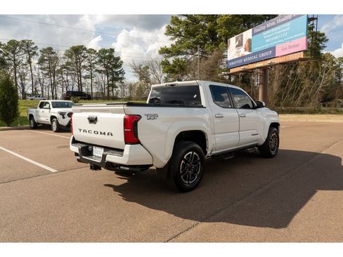 Used 2024 Toyota Tacoma TRD Sport image 6