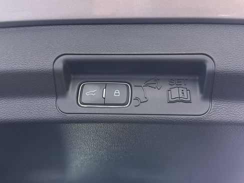 Used 2024 Ford Explorer XLT w/ Equipment Group 202A AWD/4WD image 32