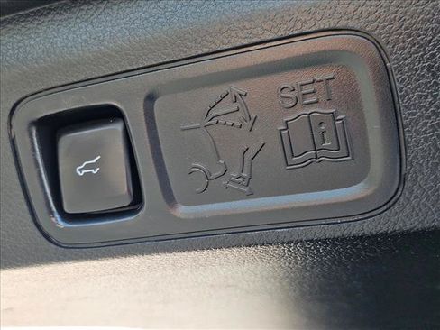 Used 2020 Ford Expedition XLT w/ Equipment Group 202A AWD/4WD image 7