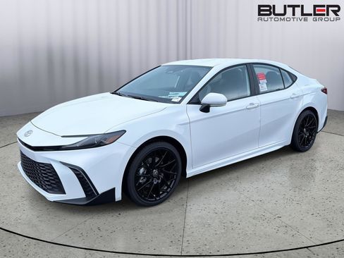 New 2026 Toyota Camry SE FWD image 2