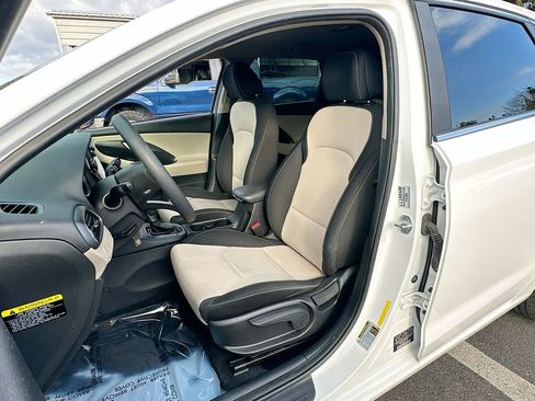 Used 2018 Hyundai Elantra GT image 19