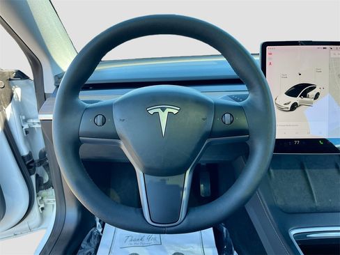 Used 2021 Tesla Model 3 Standard Range Plus image 10
