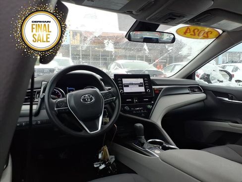 Used 2024 Toyota Camry LE image 9