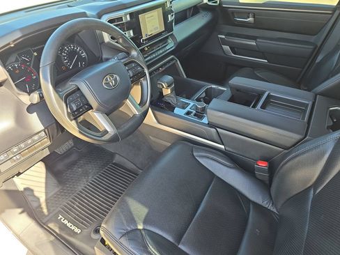 Used 2022 Toyota Tundra SR5 w/ SR5 Convenience Package AWD/4WD image 16
