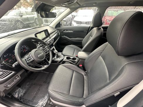 Used 2023 Kia Seltos EX image 30