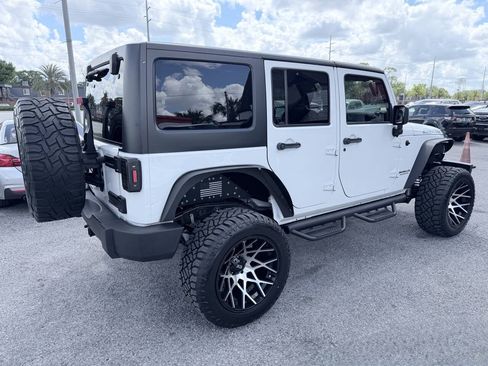 Used 2017 Jeep Wrangler Unlimited Rubicon w/ Connectivity Group AWD/4WD image 6