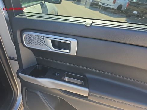 Used 2023 Ford Explorer Limited image 11