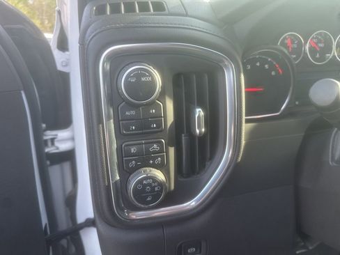 Used 2022 Chevrolet Silverado 1500 LT Trail Boss w/ LT Trail Boss Premium Package AWD/4WD image 19