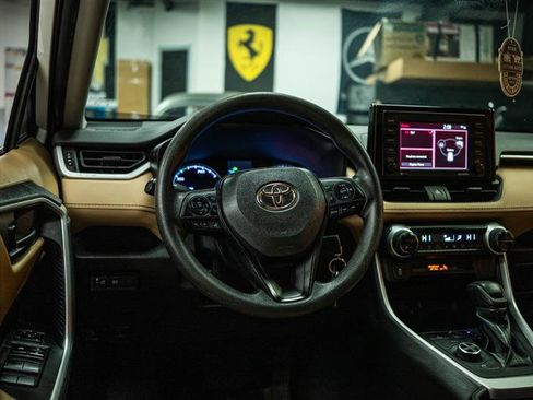 Used 2022 Toyota RAV4 LE image 15