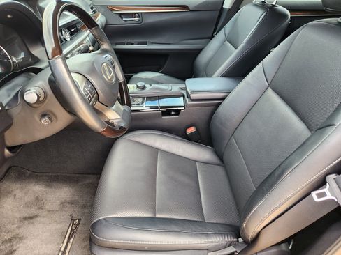 Used 2017 Lexus ES 350 Premium w/ Premium Package image 16