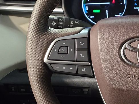 Used 2024 Toyota Sienna Platinum FWD image 28