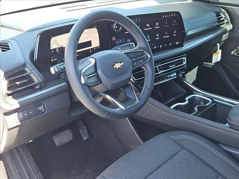 New 2026 Chevrolet Traverse LT w/ Sun and Wheel Package image 3