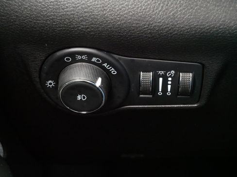 Used 2022 Jeep Compass Latitude w/ Sun and Sound Group AWD/4WD image 27