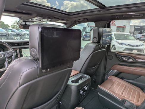Used 2023 GMC Yukon XL Denali Ultimate w/ LPO, Floor Liner Package image 16