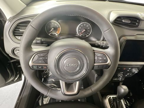Used 2022 Jeep Renegade Latitude image 11