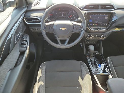Used 2021 Chevrolet TrailBlazer LT w/ Convenience Package image 11