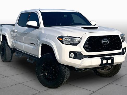 Used 2021 Toyota Tacoma TRD Sport w/ Technology Package RWD image 2