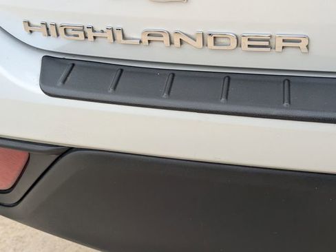 Used 2023 Toyota Highlander XLE image 33