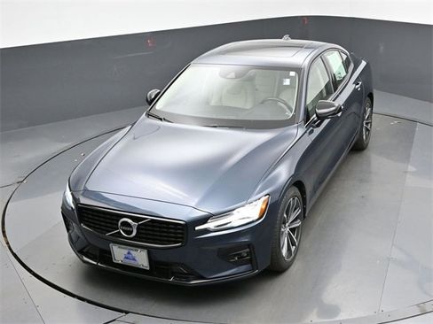 Used 2022 Volvo S60 B5 Momentum w/ Premium Package image 44