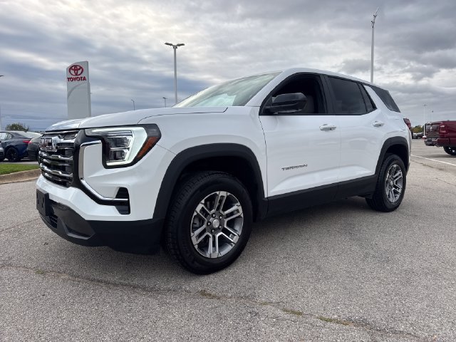 Used 2026 GMC Terrain Elevation w/ Technology Package II AWD/4WD image 2