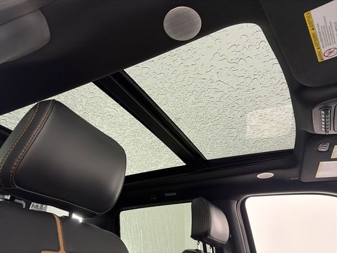 Used 2024 Ford F350 Platinum w/ FX4 Off-Road Package image 33