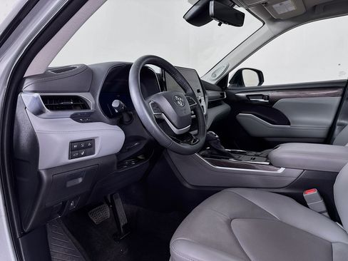 Used 2023 Toyota Highlander Platinum AWD/4WD image 9