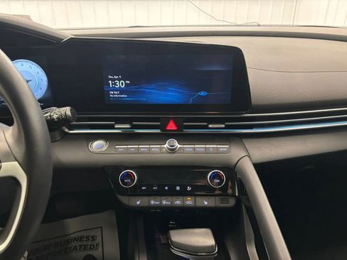 Used 2023 Hyundai Elantra Limited image 38