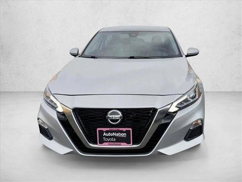 Used 2022 Nissan Altima 2.5 SV image 2