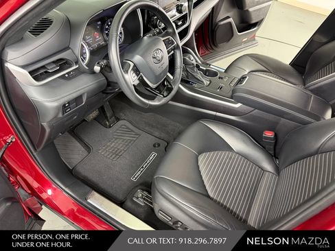 Used 2022 Toyota Highlander XSE FWD image 19