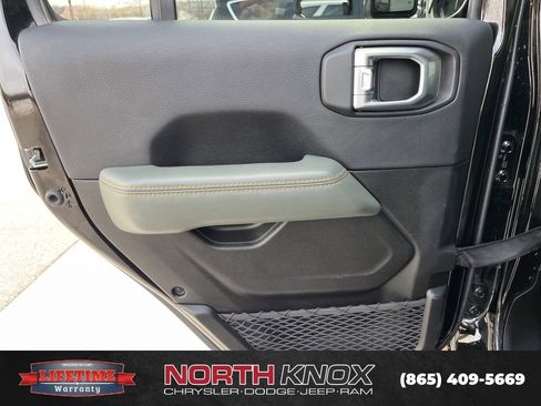 Used 2024 Jeep Gladiator Mojave w/ Convenience Group image 14