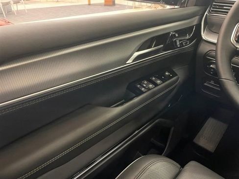 New 2023 Jeep Grand Wagoneer Series II w/ Premium Group II image 11