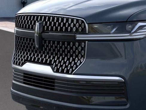 New 2026 Lincoln Navigator L Premier AWD/4WD image 17