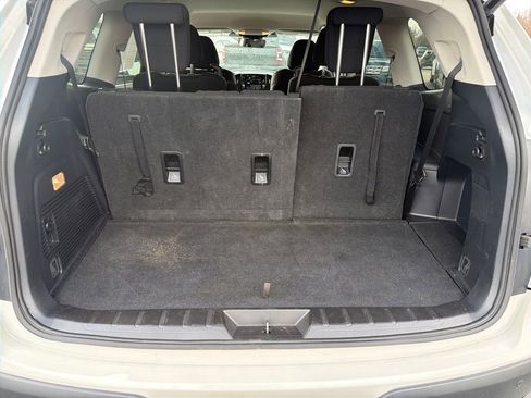Used 2024 Subaru Ascent Premium w/ Convenience Package image 23