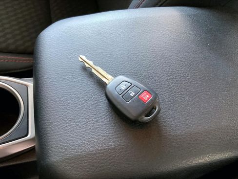 Used 2022 Toyota Tacoma SR5 w/ Technology Package RWD image 15