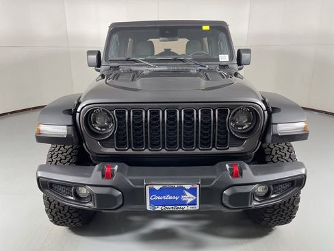 Used 2024 Jeep Wrangler Unlimited Rubicon w/ Convenience Group image 3