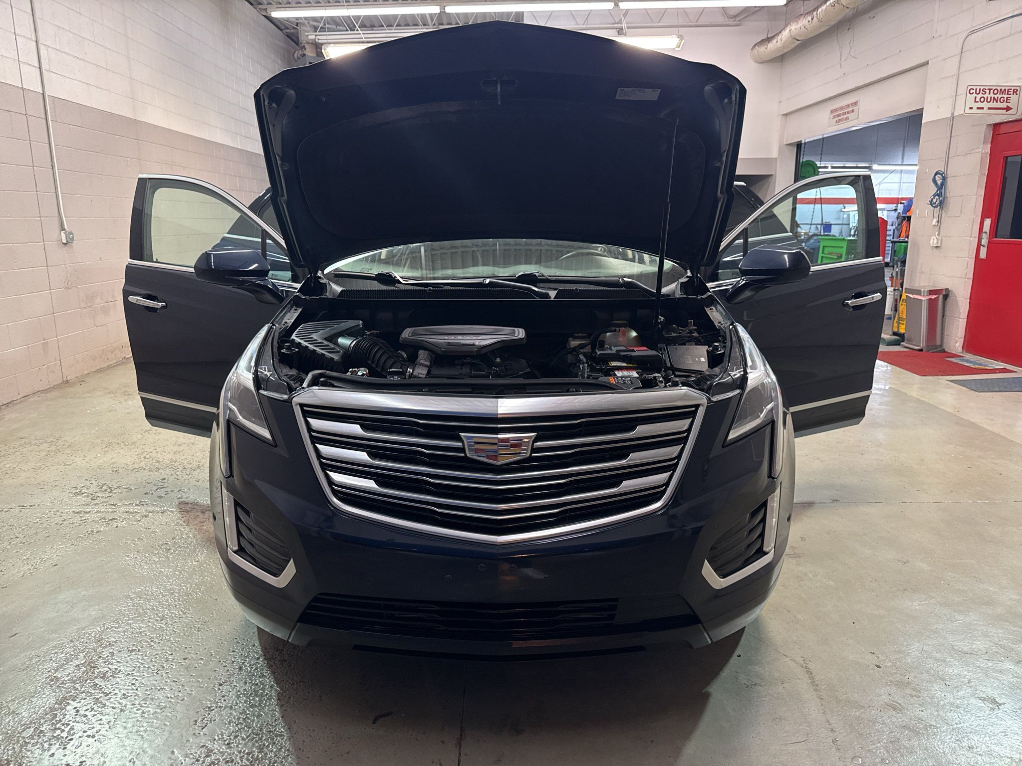 Used 2017 Cadillac XT5 Premium Luxury w/ Driver Assist Package AWD/4WD image 10