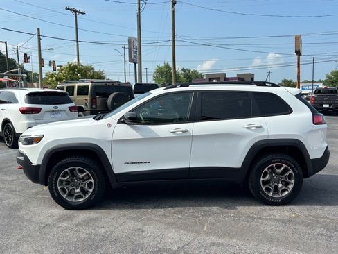 Used 2022 Jeep Cherokee Trailhawk AWD/4WD image 3