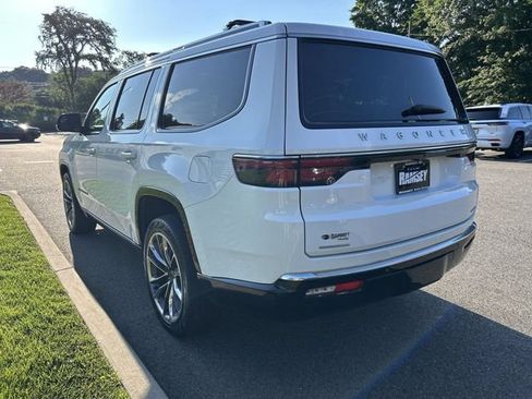 Used 2023 Jeep Wagoneer Series III w/ Premium Group I AWD/4WD image 6