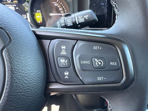 Used 2025 Jeep Wrangler Willys image 31