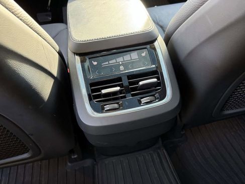 Used 2024 Volvo XC90 B6 Plus image 32