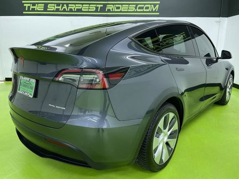 Used 2021 Tesla Model Y Long Range image 10