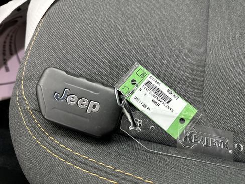 Used 2024 Jeep Wrangler Unlimited Sport image 12